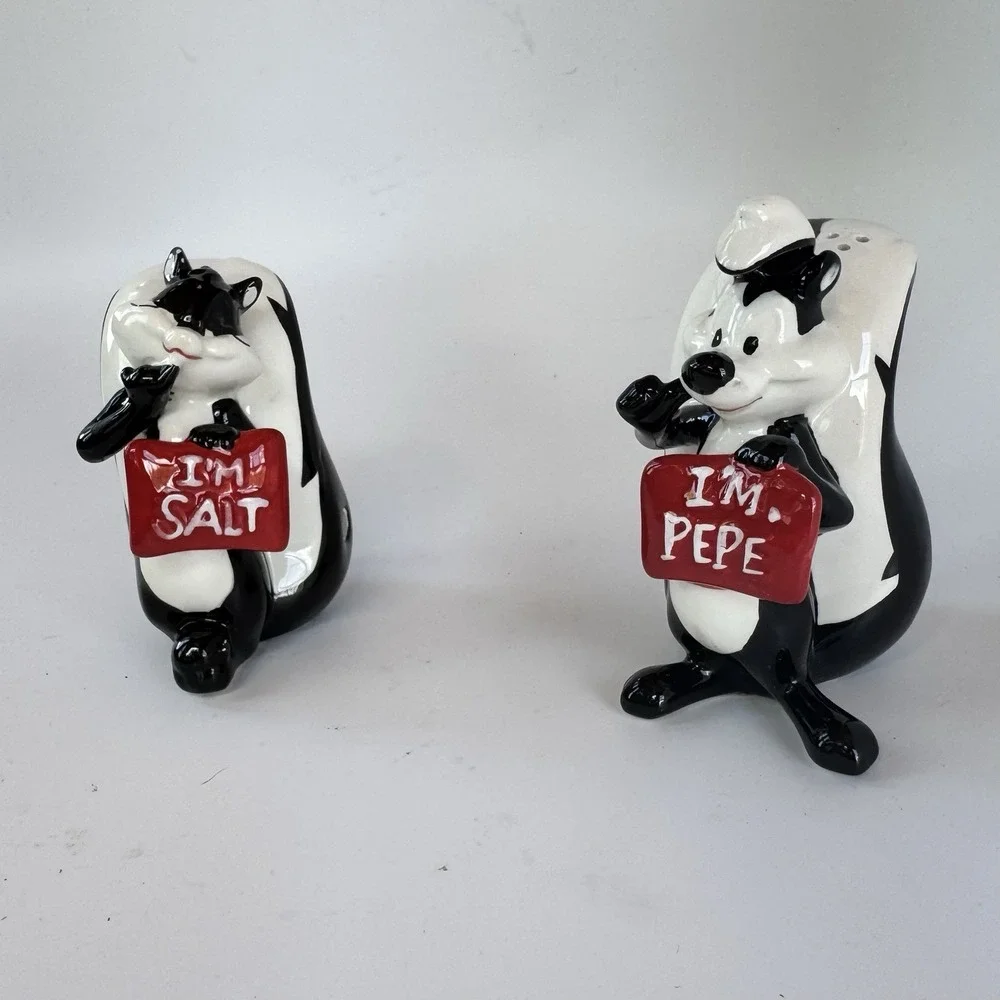 Salt & Pepper Shakers Pepé Le Pew Penelope Pussycat Skunk Cat Magnetic Ceramic